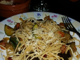 Tallarines con vegetales y salsa de soja