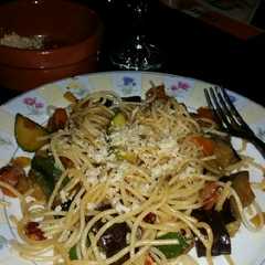 Foto principal de Tallarines con vegetales y salsa de soja