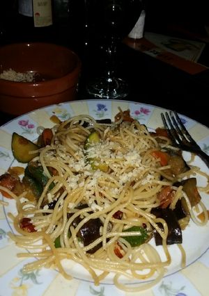 Una foto de Tallarines con vegetales y salsa de soja