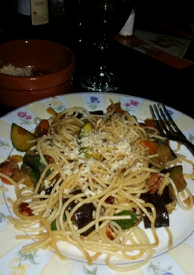 Una foto de Tallarines con vegetales y salsa de soja