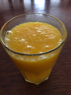 Una foto de Licuado de mango 🥭 y naranja 🍊