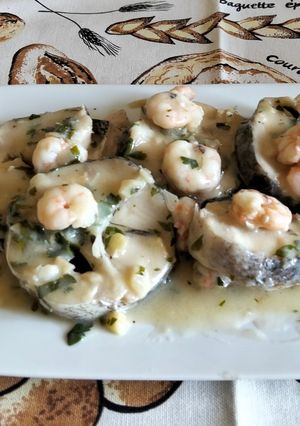 Una foto de Merluza en Salsa Verde con Gambas
