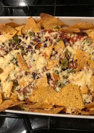 A picture of Chilli nachos & salsa.
