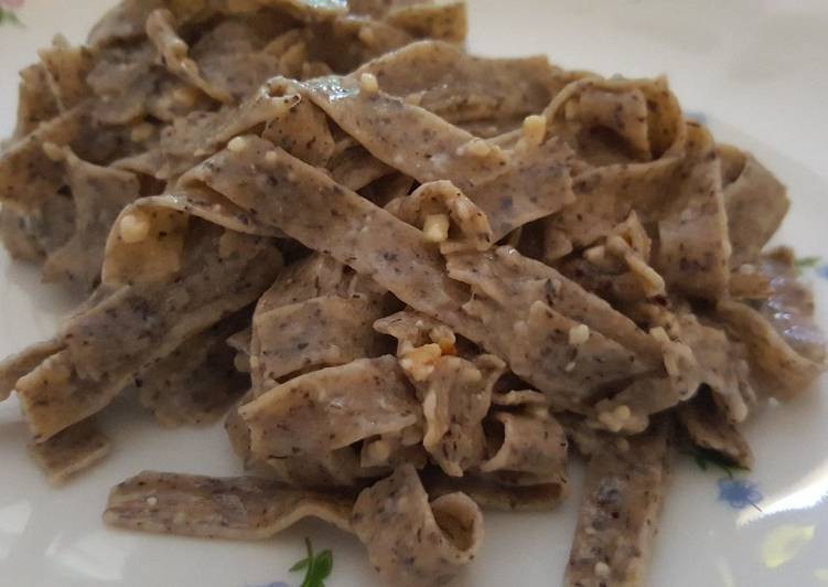 Tagliatelle grano saraceno su crema di tartufi