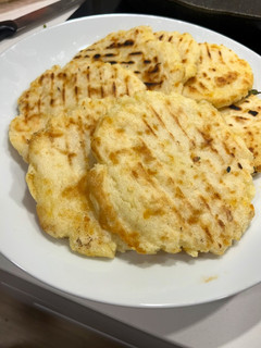 Una foto de Como hacer arepas colombianas con queso 🧀
