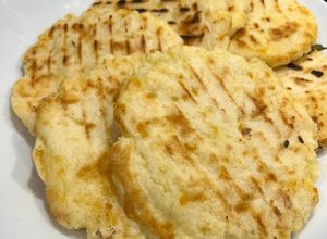 Foto principal de Como hacer arepas colombianas con queso 🧀