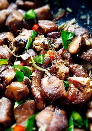 Hình của món Chân nấm đông cô xào xả ớt lá chanh chay.