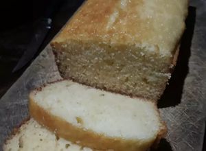 Una foto de Budín de vainilla húmedo y esponjoso