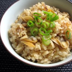 A picture of Clam Takikomi Gohan.