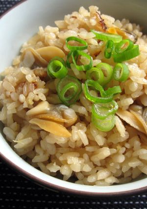 A picture of Clam Takikomi Gohan.