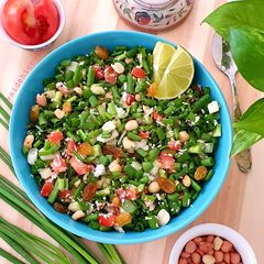 A picture of Spring onion salad.