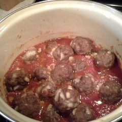A picture of easy and meatballs and spaghetti.