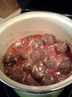 A picture of easy and meatballs and spaghetti.