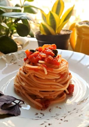 عکسی از دستور پاستا با سس پومودورو (گوجه فرنگی) | وگان
