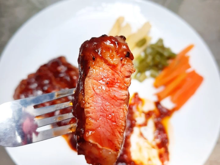 Cara Gampang Menyiapkan Resep Sirloin steak with blackpepper sauce yang Sempurna Anti Ribet, Lezat