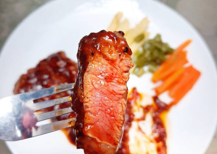 Cara Gampang Menyiapkan Sirloin steak with blackpepper sauce yang Bikin Ngiler