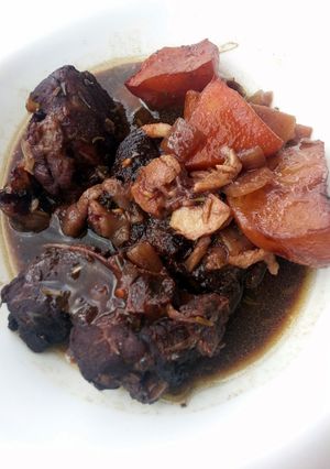 A picture of LG RED WINE PORK RAGU.