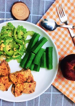 Hình của món Eatclean day 1Ức gà áp chảo.