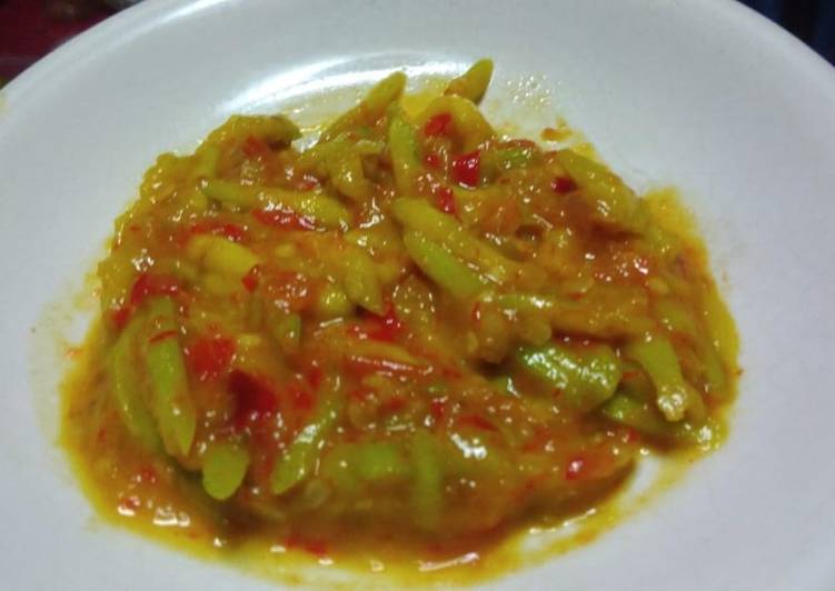 Sambal pecit mangga kweni