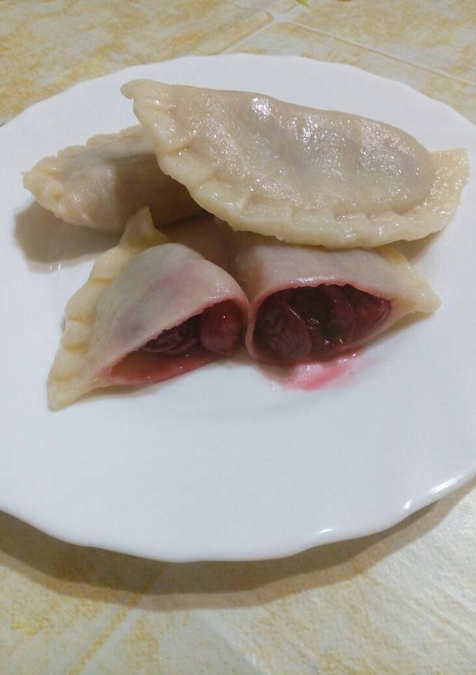 Вареники с вишней