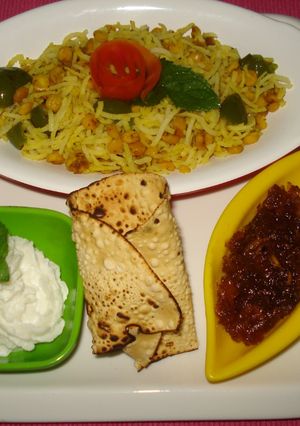 A picture of Chana dal pulao.