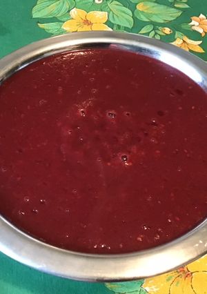 Une photo de Compote de pommes aux deux prunes et mûres