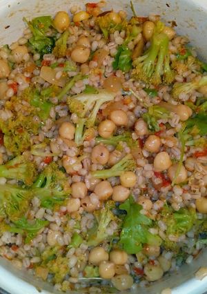 Brokkolis-csicseriborsós gersli recept fotója