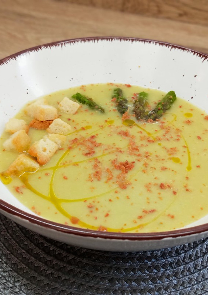 Una foto de Sopa de espárragos