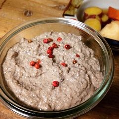 A picture of Easy & Creamy Chicken Liver Paté.