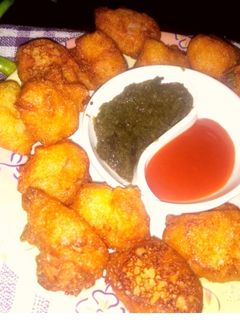 दही सूजी के पकोड़े (Dahi suji ke pakode recipe in Hindi) रेसिपी मुख्य फोटो