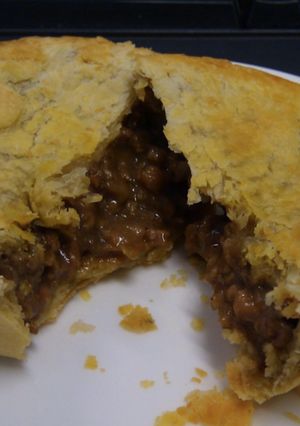 A picture of Hearty Beef Pie.
