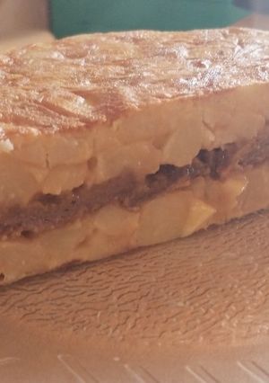 Una foto de Tortilla de papa rellena de milanesa