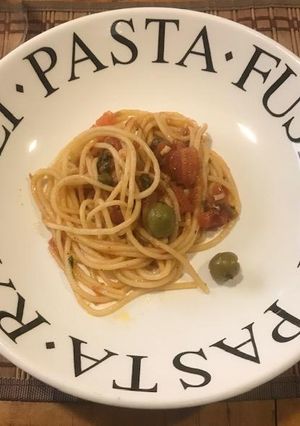 Una foto de SPAGHETTI PUTTANESCA - 2