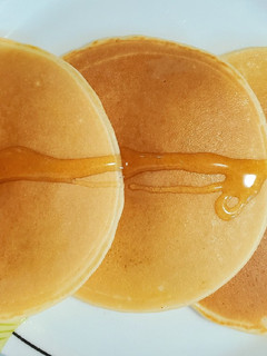 A picture of Perfect hotcakes.