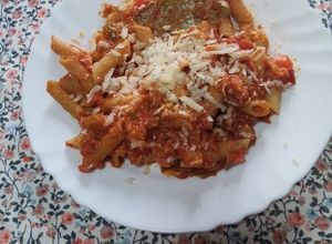 Foto principal de Macarrones con verduras, tomate y atún en conserva