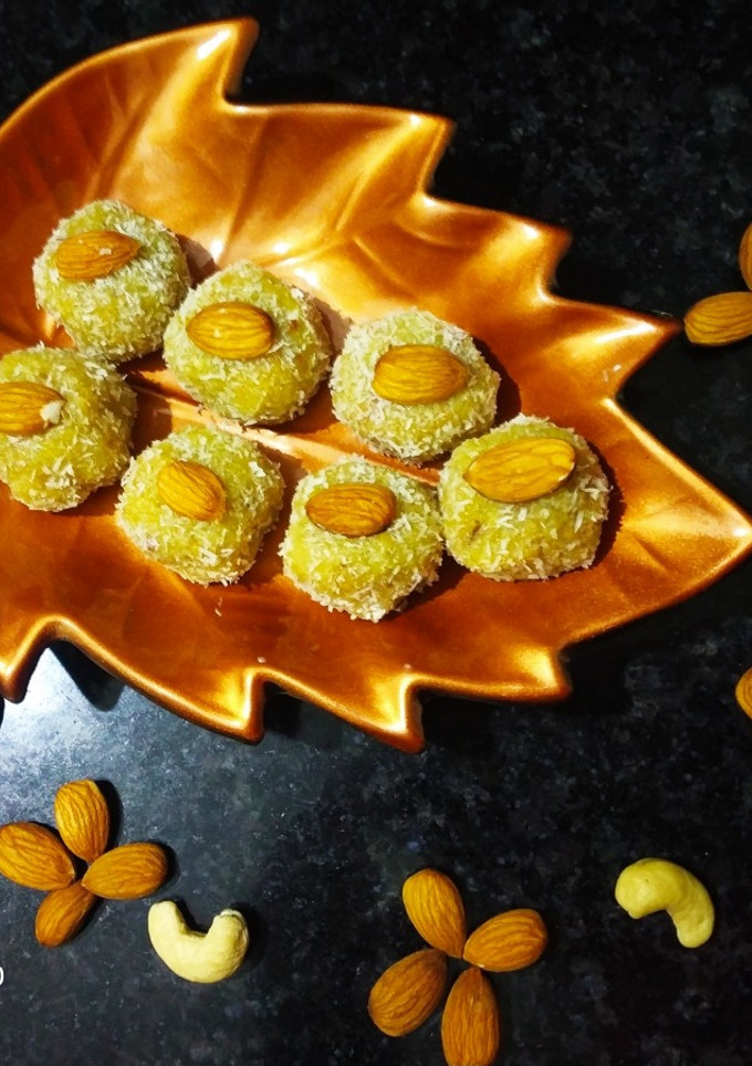 लौकी मावा लडडू (Lauki mawa Laddu recipe in Hindi) रेसिपी मुख्य फोटो