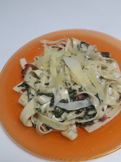 Una foto de Fideos con crema de espinaca