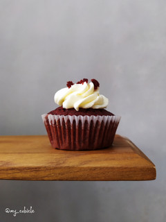 Foto resep RED VELVET CUPCAKES with Cream Cheese Frosting
