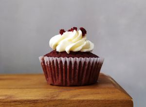 Foto resep RED VELVET CUPCAKES with Cream Cheese Frosting