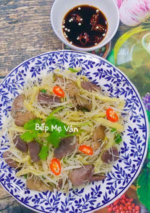 Hình của món Lòng Vịt Xào Măng Miến Và Giá.