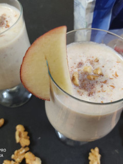 ओट्स एप्पल स्मूदी (Oats apple smoothie recipe in Hindi) रेसिपी मुख्य फोटो