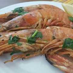 Una foto de Langostinos al ajillo
