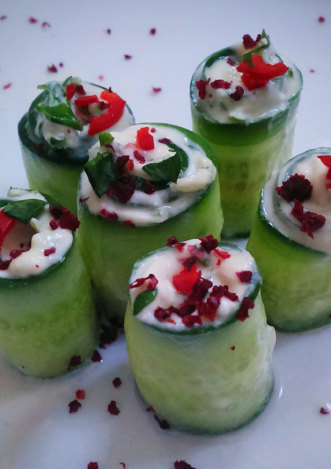 A picture of Cucumber rolls (salad).