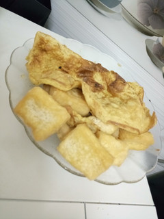A picture of Awara with egg.