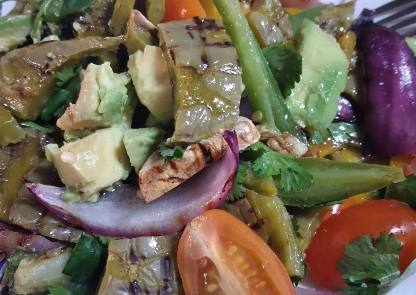 Ensalada de nopales asada