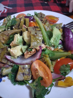 Una foto de Ensalada de nopales asada