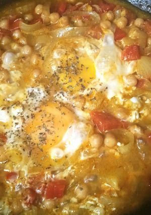 Una foto de Garbanzos con huevos