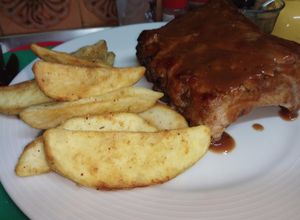 Una foto de Costillas con Coca cola