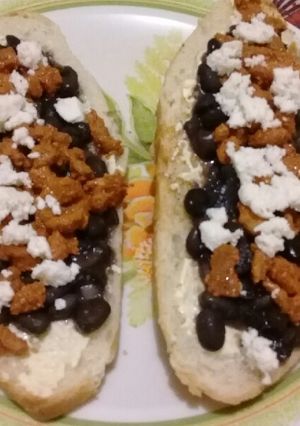 Una foto de Ricos molletes 😁