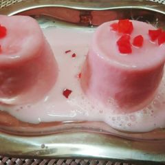 A picture of Strawberry kulfi.